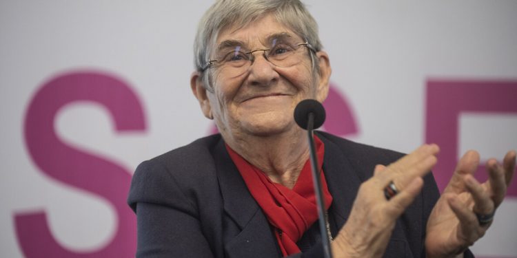 AYM: Canan Karatay’ın meslekten men edilmesi ifade özgürlüğü ihlali