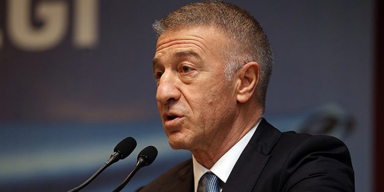 Ahmet Ağaoğlu'ndan Trabzonspor taraftarına: Şampiyonluğu silahla kutlamadıkları için teşekkür ediyorum