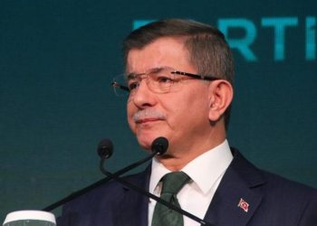 Ahmet Davutoğlu: Hangi cüretle, hangi akla hizmetle Kürtçe müziği yasaklamaya kalkarsınız!