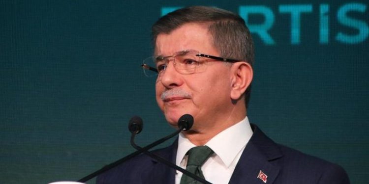 Ahmet Davutoğlu: Hangi cüretle, hangi akla hizmetle Kürtçe müziği yasaklamaya kalkarsınız!