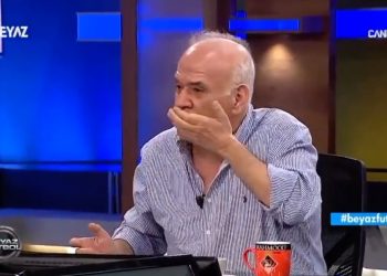 Ahmet Çakar canlı yayında stüdyoya giren sineği yakalayıp yedi