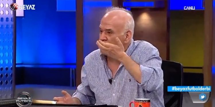 Ahmet Çakar canlı yayında stüdyoya giren sineği yakalayıp yedi