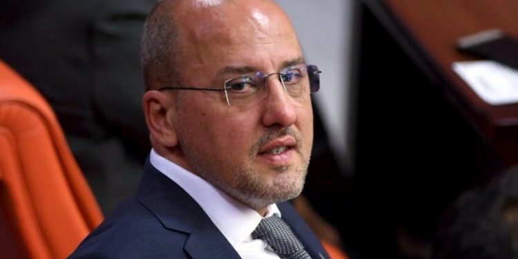 Ahmet Şık, Kılıçdaroğlu'nun Alevi olmasına ilişkin sözlerinden dolayı özür diledi