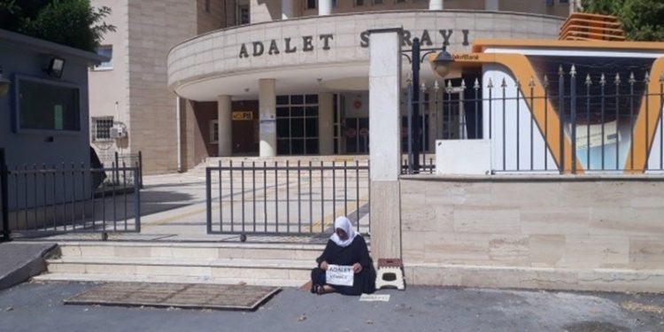 'Ailem devletin gözü önünde katledildi' diyen Şenyaşar: Annelere en büyük hediye adalettir