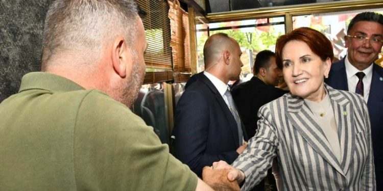 Akşener: Seçmen velinimettir, seçmenine söven siyasetçi var