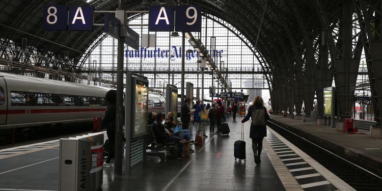 Almanya 1 Haziran’ı bekliyor: Tüm ülkede geçerli 9 euroluk bilet, ucuz benzin, yabancılara kolay ehliyet…