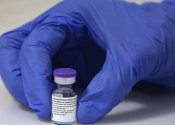 Almanya Covid-19 aşılarının yan etkilerini tartışıyor