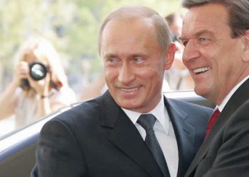 Almanya, Putin'le dostluğunu sürdüren Schröder'in imtiyazlarını elinden aldı