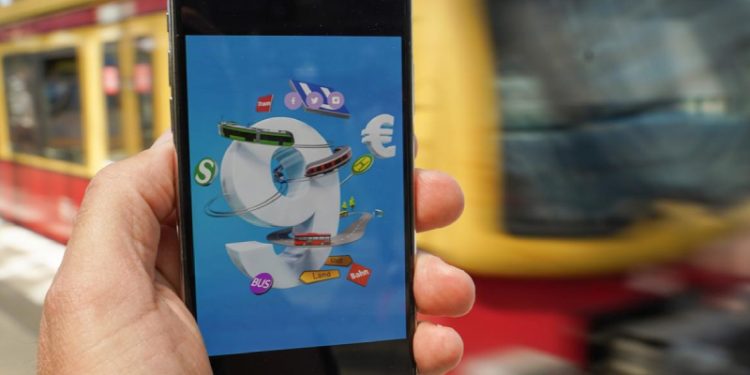 Almanya'da aylık 9 Euro'ya toplu taşıma bileti satışta