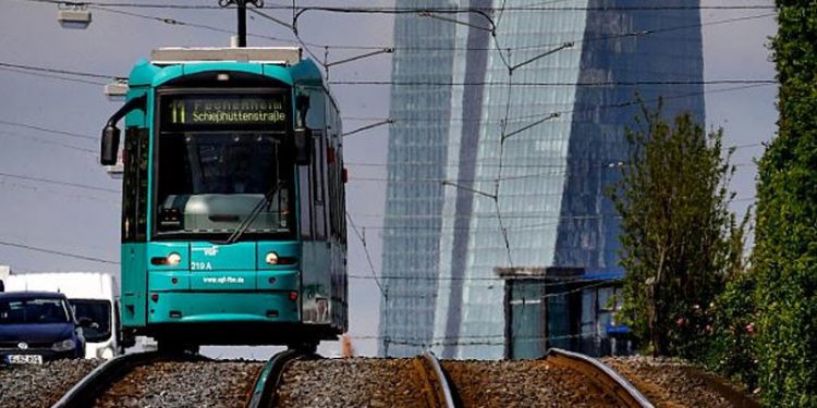 Almanya'da aylık 9 euroluk toplu taşıma ücreti uygulaması kabul edildi