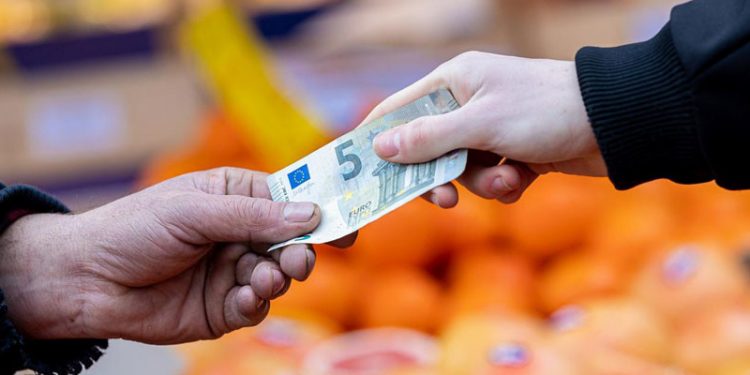 Almanya’da enflasyonun düşmesi beklenmiyor