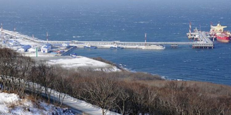 Alıcı bulamayan 62 milyon varil Rus ham petrolü denizlerde bekliyor