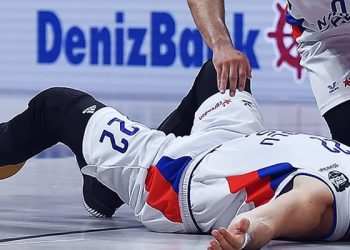 Anadolu Efes, THY Avrupa Ligi Dörtlü Final ilk maçında finale yükseldi