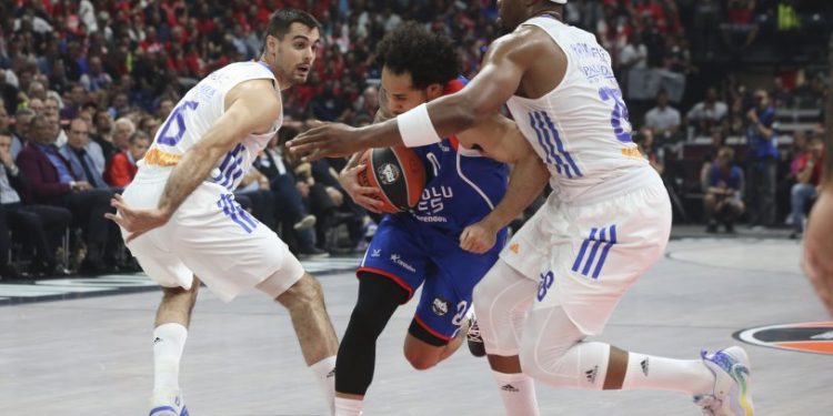 Anadolu Efes, üst üste 2. kez Avrupa'nın en büyüğü oldu