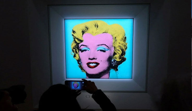 Andy Warhol'un Marilyn Monroe portresi 20. yüzyılının en pahalı sanat eseri oldu