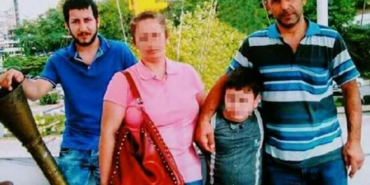 Annesine şiddet uygulayan babasını bıçaklayan 23 yaşındaki sanık tahliye edildi