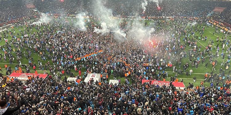 Antalyaspor: Türk futbolu için takımımızı sahadan çekmedik