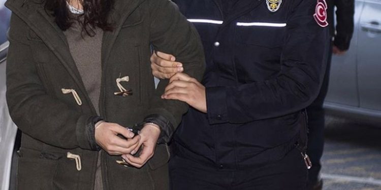 Aralarında belediye eş başkanlarının da olduğu 11 kadın gözaltına alındı