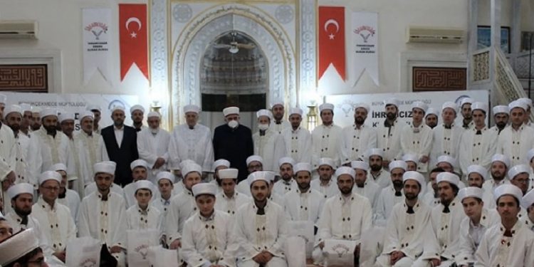 Atatürk’ü hedef alan Dermirkan yine sahneye çıktı: İcazet törenine katıldı