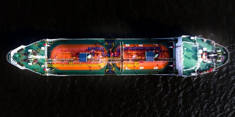 Avrupa Birliği, Rus petrolünü taşıyan gemilere sigorta yasağını görüşüyor