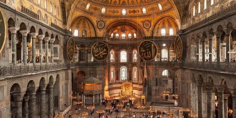 Ayasofya'daki tahribatı görüntülerken gözaltına alınan muhabir serbest bırakıldı