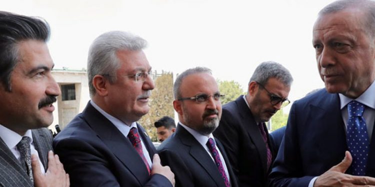 BAE açıklamaları AKP'de rahatsızlık yaratan Cahit Özkan, Erdoğan’la fotoğrafını paylaştı: “Bırakın dönsün dönme dolaplar”