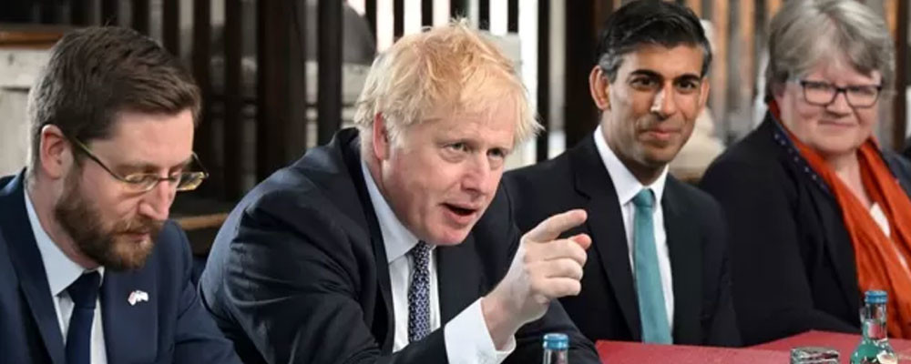 Başbakan Boris Johnson devlet memuru sayısını beşte bir azaltmak için hazırlıkların yapılmasını istedi