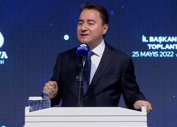 Babacan: İktidara geldiğimizde kimsenin tweet atarken eli titremeyecek