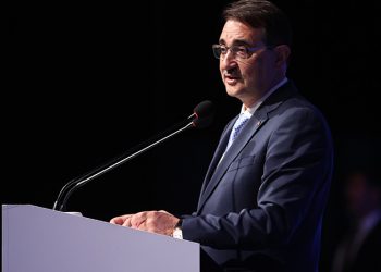Bakan Dönmez: Dördüncü sondaj gemimiz 19 Mayıs'ta Türkiye'de olacak
