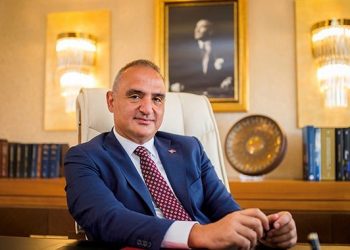 Bakan Ersoy’dan müzik yasağı yorumu: Yaşam tarzına müdahale denilmesi sinsice