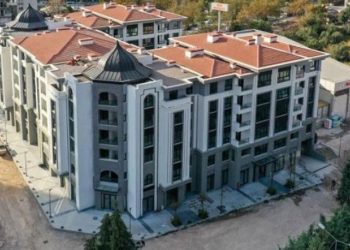 Bakan Kurum'un 'itiraf' gibi yanıtı gerçekleri ortaya çıkardı: 'İzmir deprem konutları eksik teslim edildi'