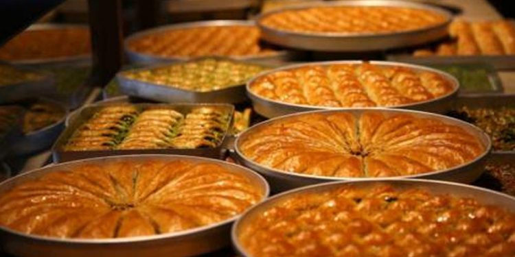 Baklava üreticileri, fıstık fiyatlarını protesto etmek için fıstıklı baklava üretimine ara veriyor