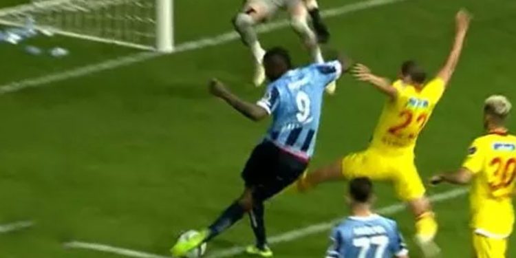 Balotelli'nin Rabona golü, liglerin son gününde en çok paylaşılanlar arasına girdi