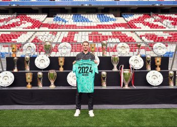 Bayern Münih, Manuel Neuer'in sözleşmesini uzattı