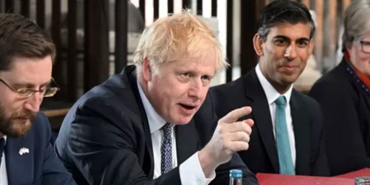 Başbakan Boris Johnson devlet memuru sayısını beşte bir azaltmak için hazırlıkların yapılmasını istedi
