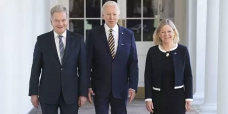 Biden: İsveç ve Finlandiya'nın NATO üyeliğini tümüyle destekliyoruz