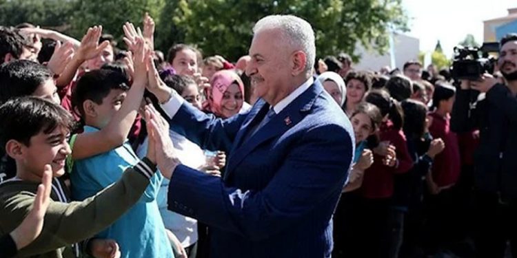 Binali Yıldırım: Bizler size okumayı yazmayı öğrettik, şimdi sıra sizde