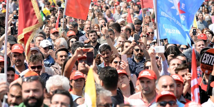 Binlerce işçi 1 Mayıs’ta alanlardaydı: ‘Bu düzeni birlikte değiştireceğiz’