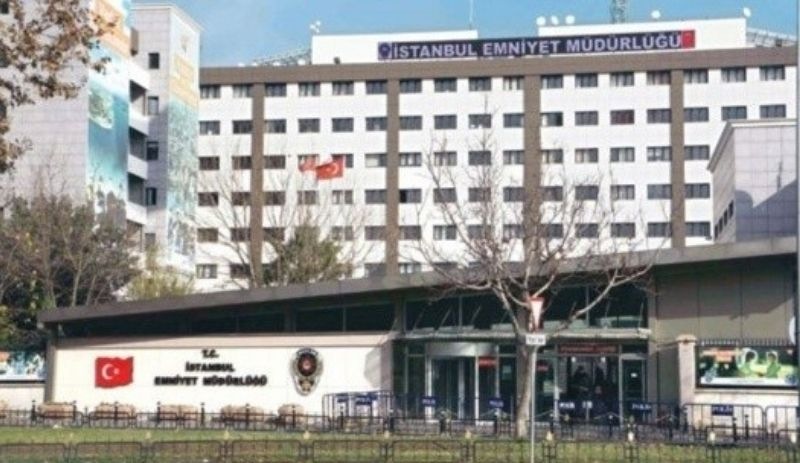 Bir yurttaş İstanbul Emniyet Müdürlüğü önünde intihar etmek istedi