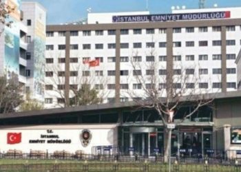 Bir yurttaş İstanbul Emniyet Müdürlüğü önünde intihar etmek istedi
