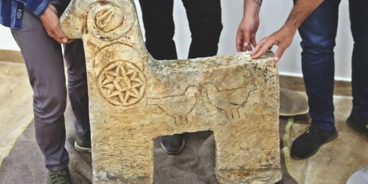 Bir yıl önce çalınan ‘Koç Başlı Mezar Taşı’ Hozat'ta bulundu