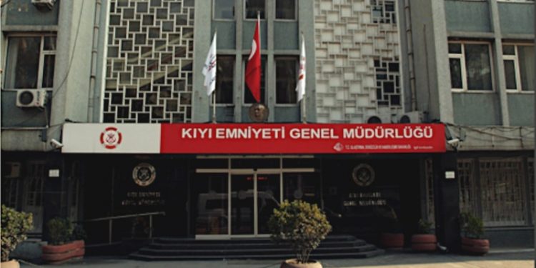 Biri tarım lisesi mezunu iki kişiyi 'bilişim uzmanı' olarak alıp aylık toplam 81 bin TL maaş bağladılar