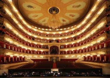 Bolşoy Tiyatrosu, savaş karşıtı iki yönetmenin gösterilerini iptal etti