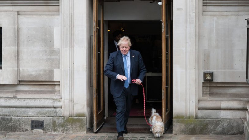 Boris Johnson liderliği için yeni bir test: İngiltere yerel seçimler için sandık başında