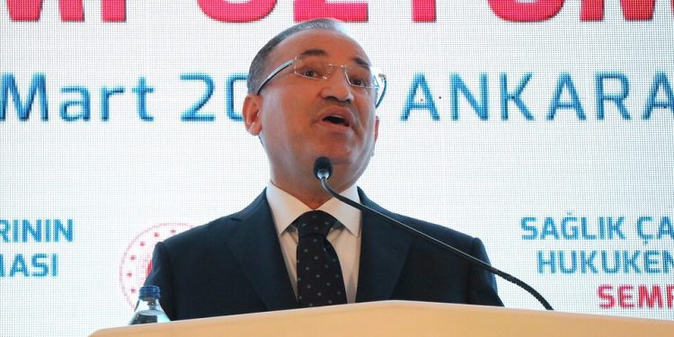 Bozdağ’a tek soruluk önerge: ‘Tweetin içinde yazandan dolayı’ kaç kişiye soruşturma açıldı?
