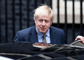 Britanya'da yerel seçimler Covid kurallarını ihlal cezası alan Başbakan Johnson için kritik olacak