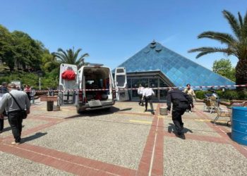 Bursa’da AVM’de yangın çıktı; tavan çöktü