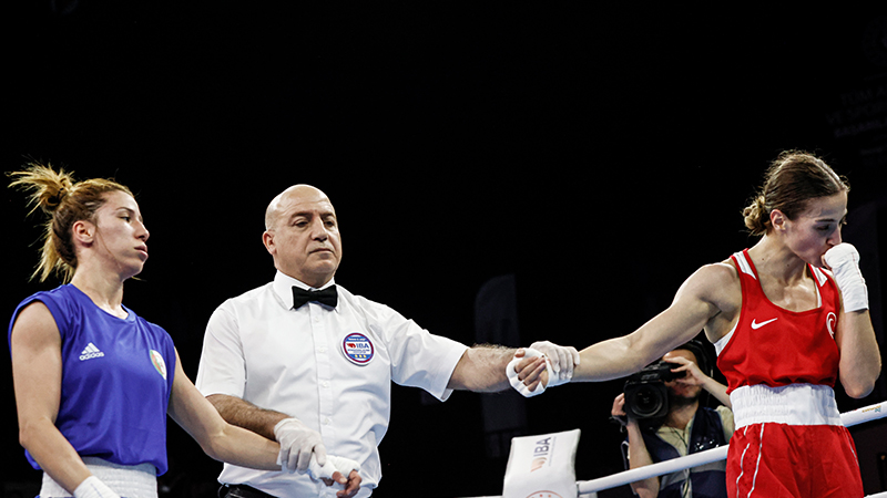 Buse Naz Çakıroğlu, Dünya Kadınlar Boks Şampiyonası'nda çeyrek finalde