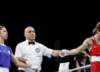 Buse Naz Çakıroğlu, Dünya Kadınlar Boks Şampiyonası'nda çeyrek finalde