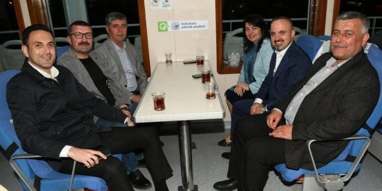 Bülent Turan’dan muhalefete ‘dangalak’; muhalif basına ‘geri zekalılar’ çıkışı